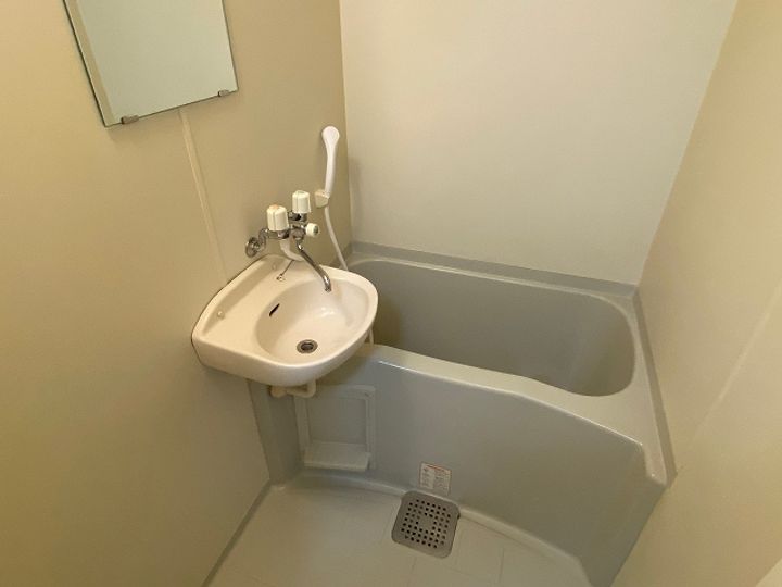 レオパレスネッスル小松の風呂