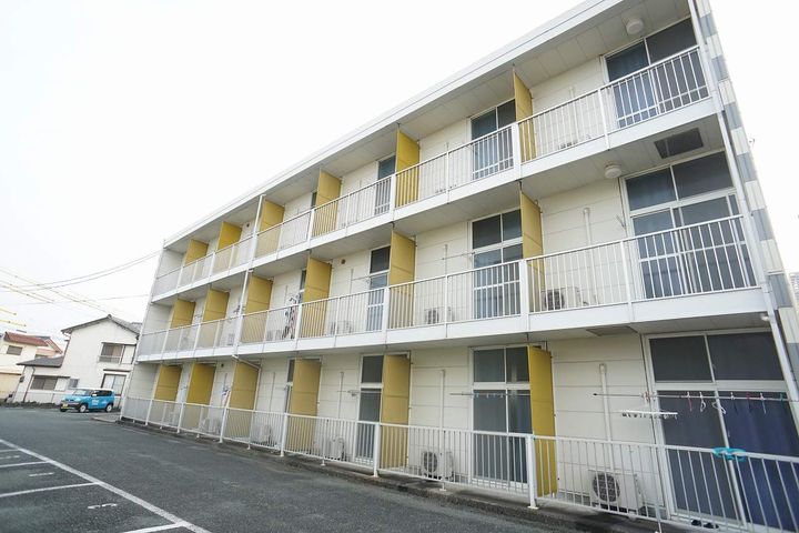 レオパレスネッスル小松の外観