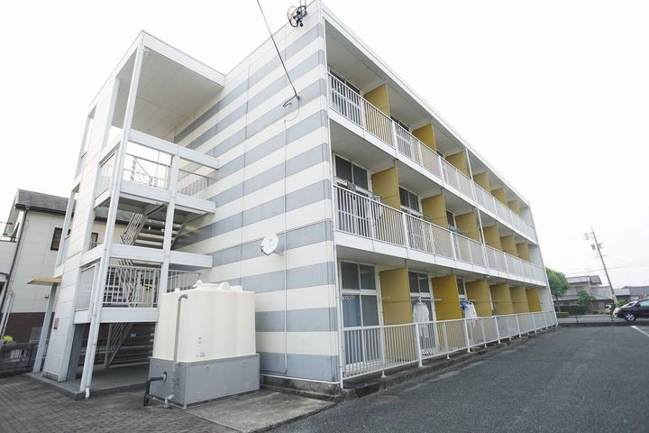 レオパレスネッスル小松の外観