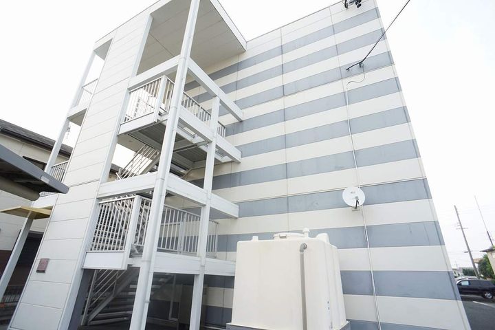 レオパレスネッスル小松の外観