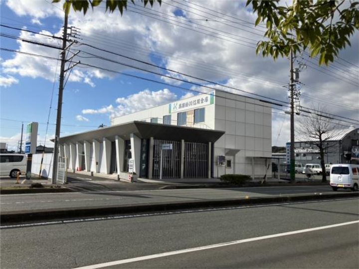 アドラシオンの周辺