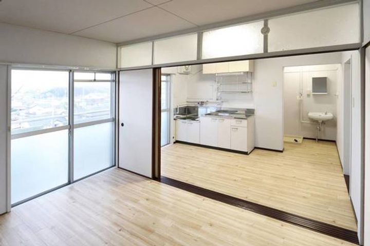 ビレッジハウス竜洋2号棟0401の居間