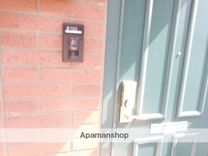 ヴィーブルⅡB 102の玄関