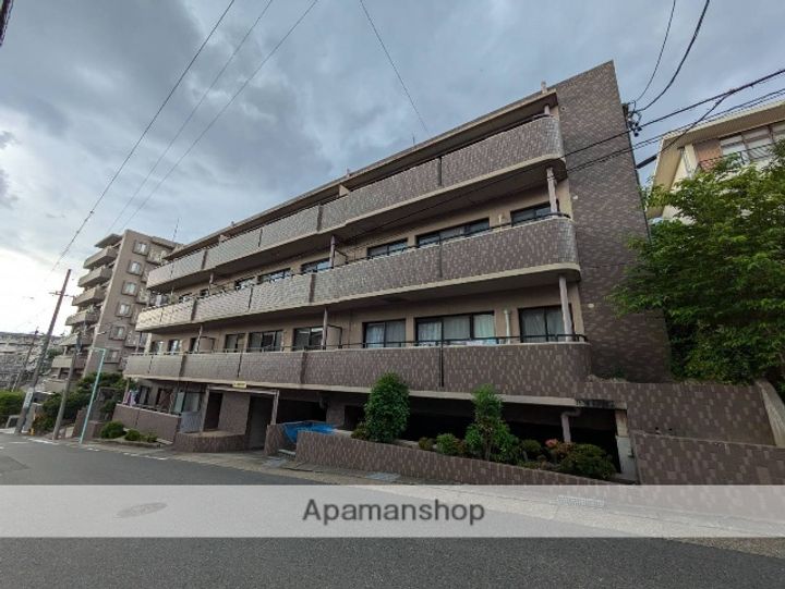 グランドハイリス本山の外観