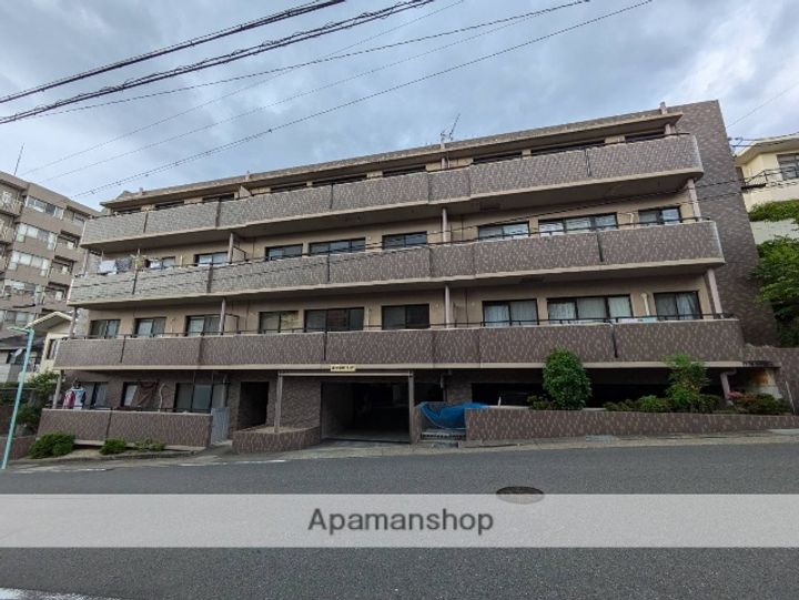 グランドハイリス本山の外観