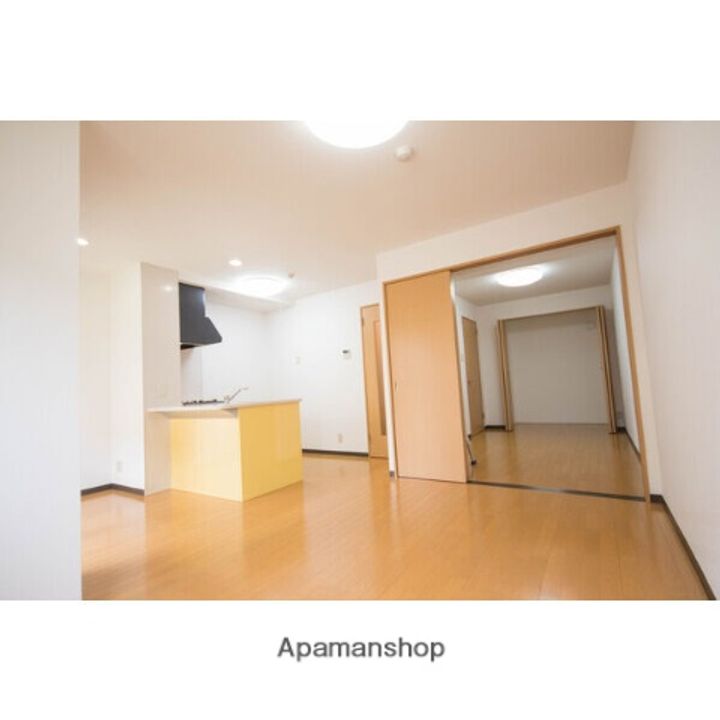 ホリーステージ城山の居間