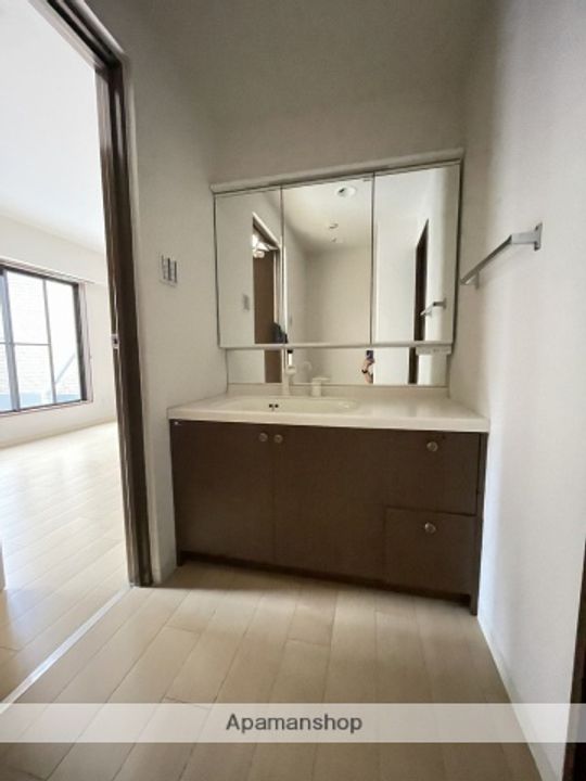 愛知県名古屋市千種区新池町1丁目の賃貸マンションの内装