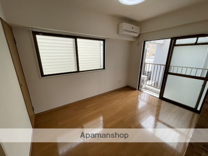 第二田中ビルの居間