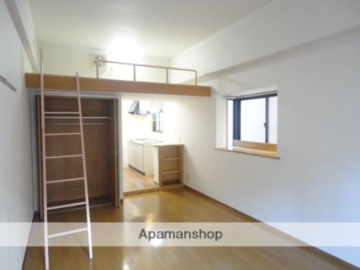 グリム覚王山の居間