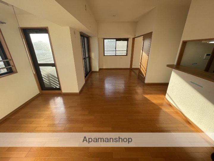 サムティイースト白壁の居間