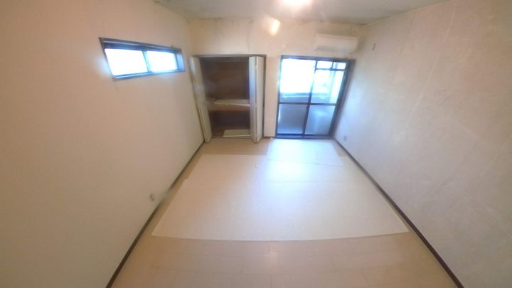 アビニヨン千種の居間