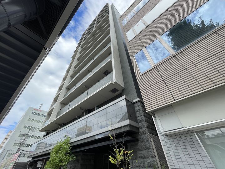 プレサンスジェネ千種内山Ⅱの外観