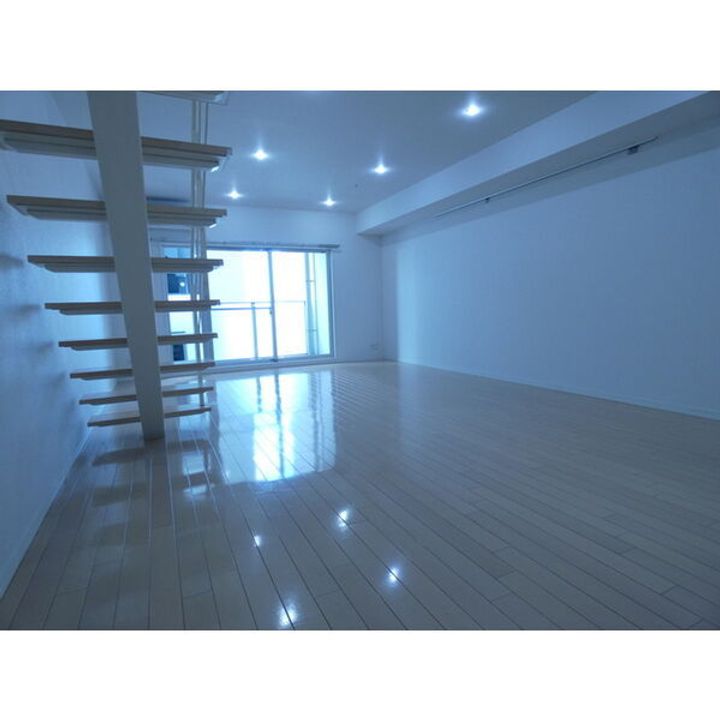 愛知県名古屋市東区東桜2丁目の賃貸マンションの居間