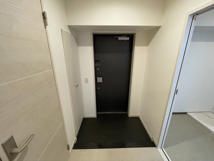 エルミタージュ新栄の玄関