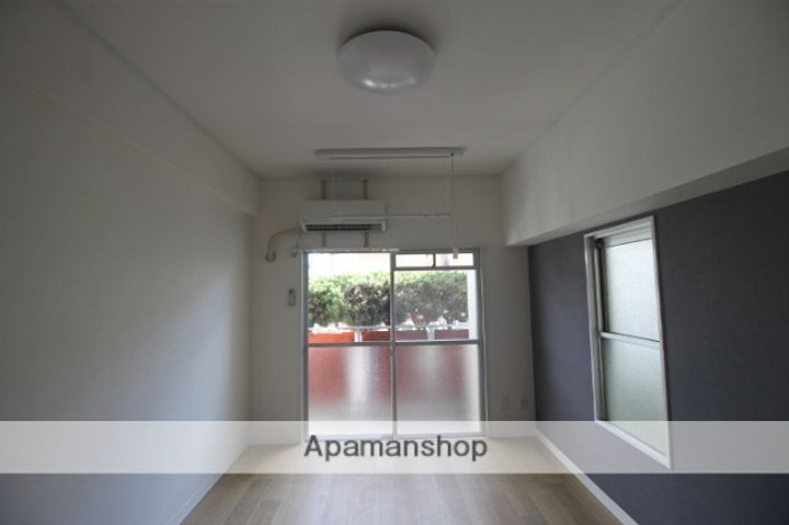 丸美ハイツの居間