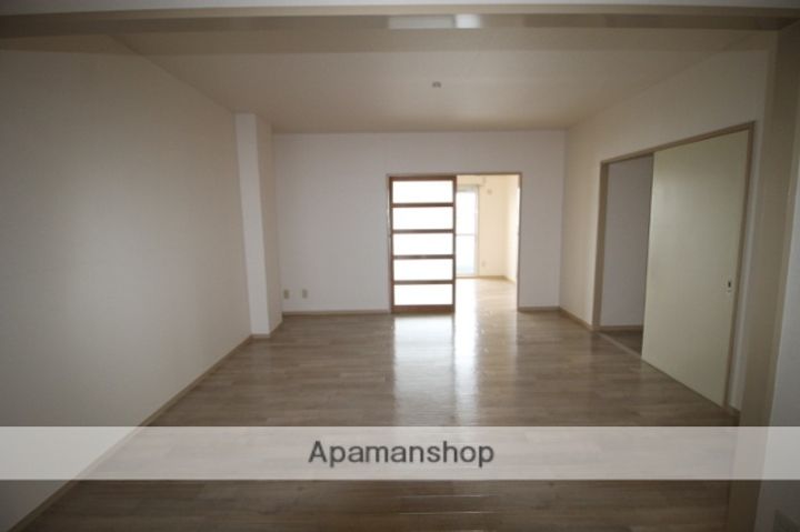 入場ハイツの居間