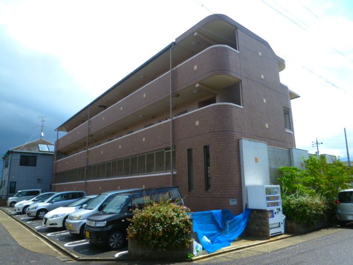 リヴィエール新の外観