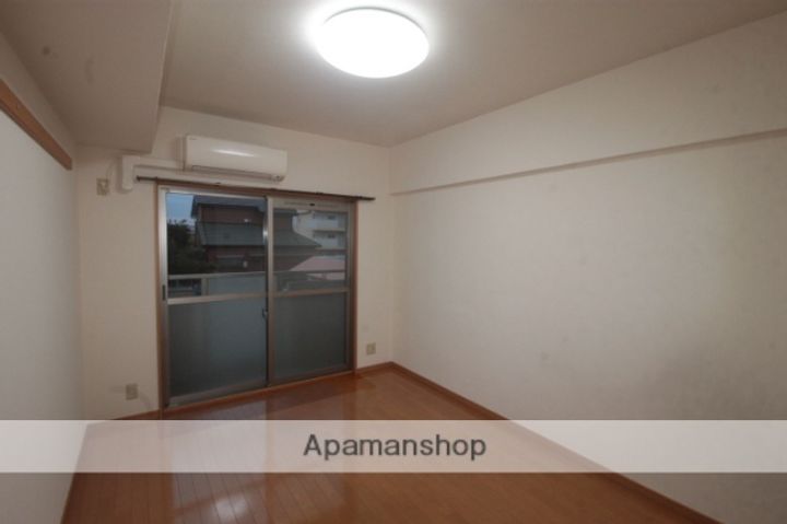 コーポラスヤスイの居間