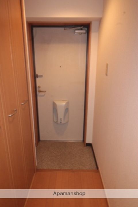 コーポラスヤスイの玄関