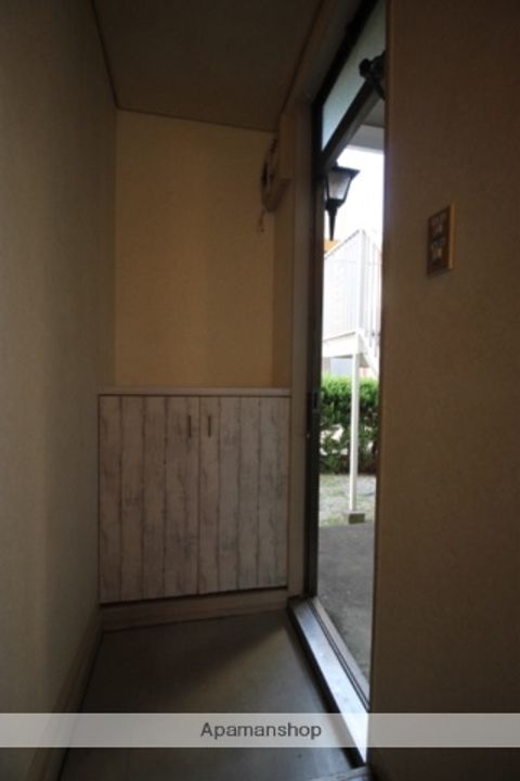 ファミール清水C1の玄関