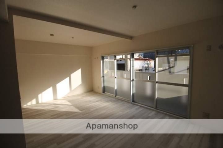 幸和ハイツの居間