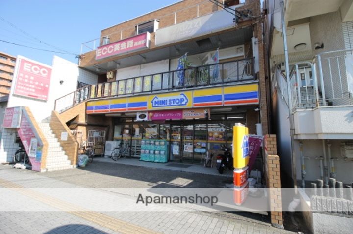 クリスタルシャトーの周辺