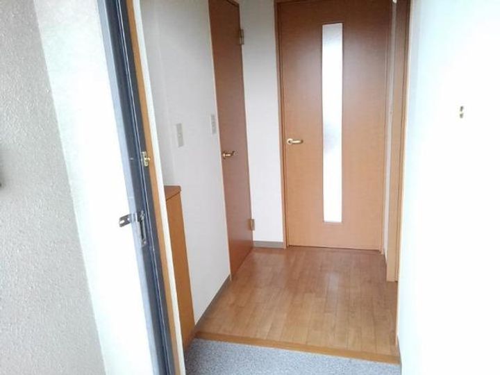メゾンカルムの玄関