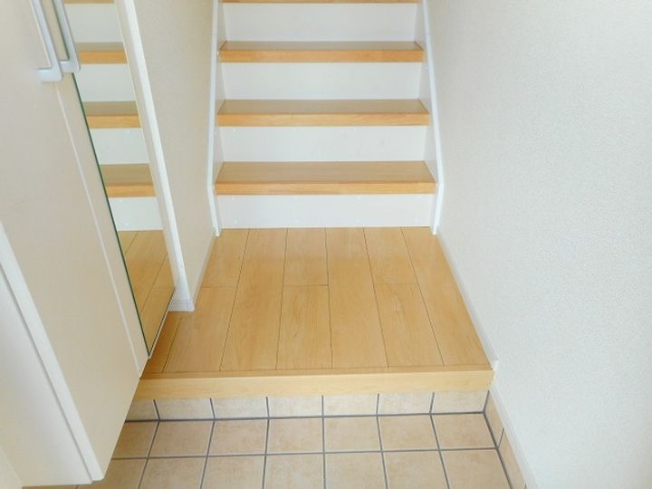 シェモア角割の玄関