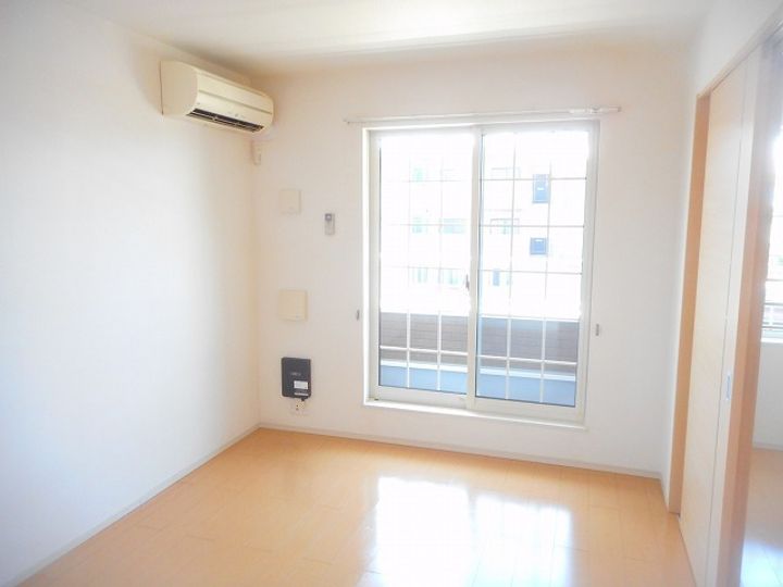 ポン ド トロワ Bの居間