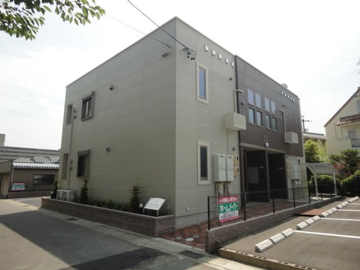 メゾンルピナスの外観