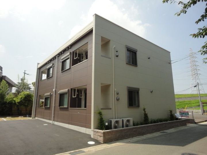 メゾンルピナスの外観