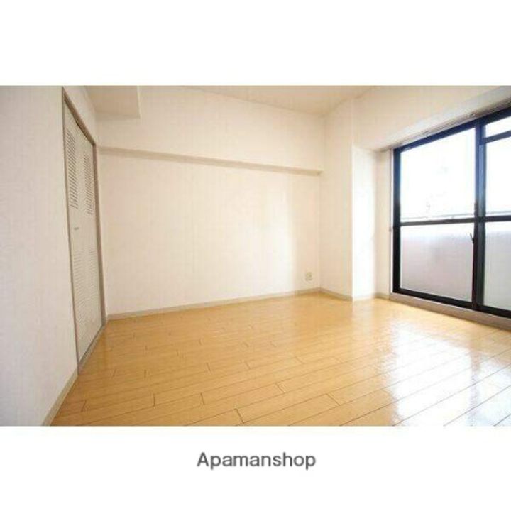 ロイヤルピジョン八田の居間