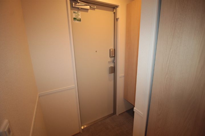 セレスティア助光 A棟の玄関