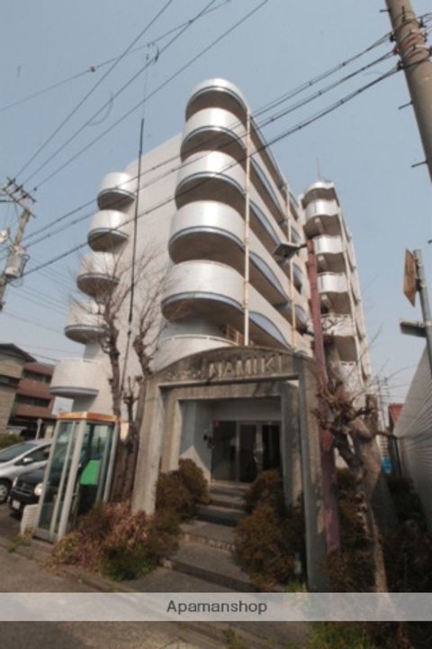 シャンポール並木の外観