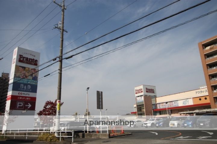 シャンポール並木の周辺