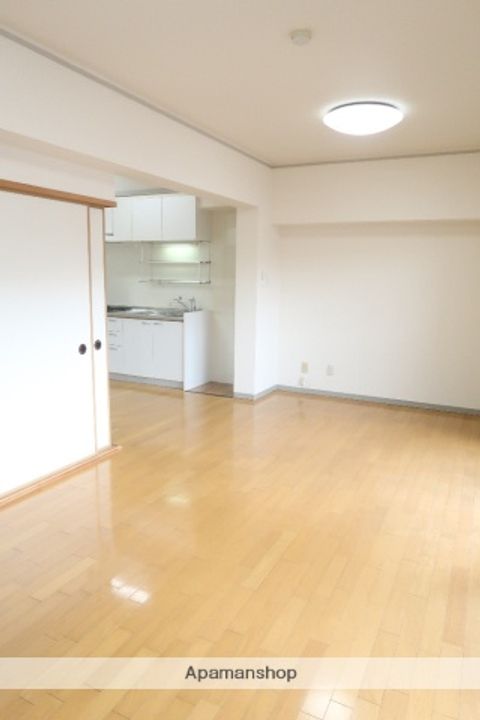 正和 マンションの居間