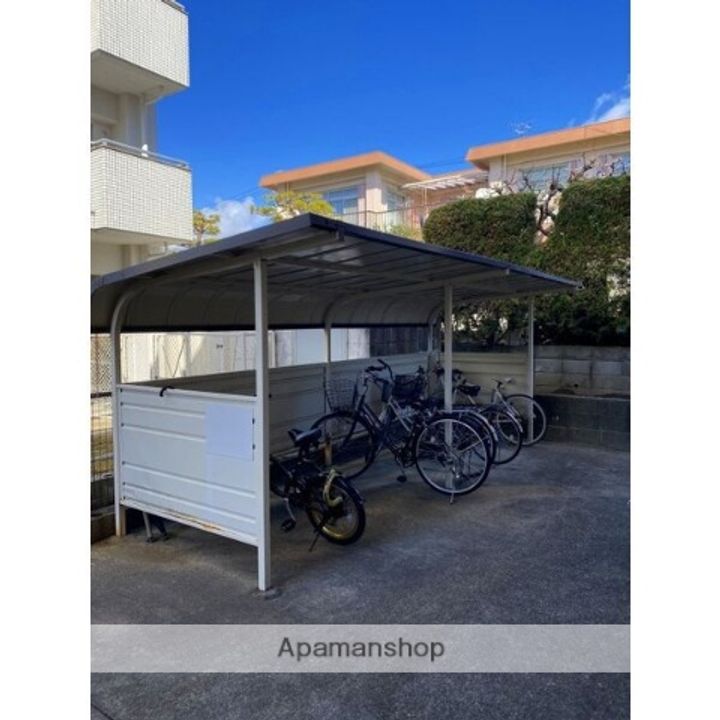 ヒルズ森の外観