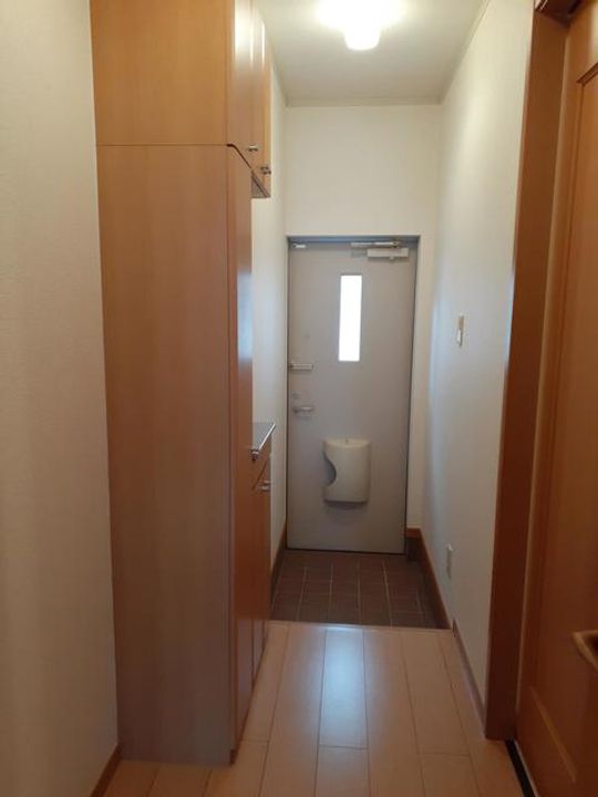 マーブルコート102の玄関