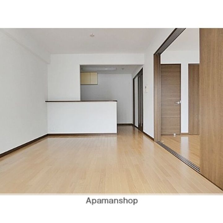 愛知県名古屋市名東区社台3丁目の賃貸マンションの居間