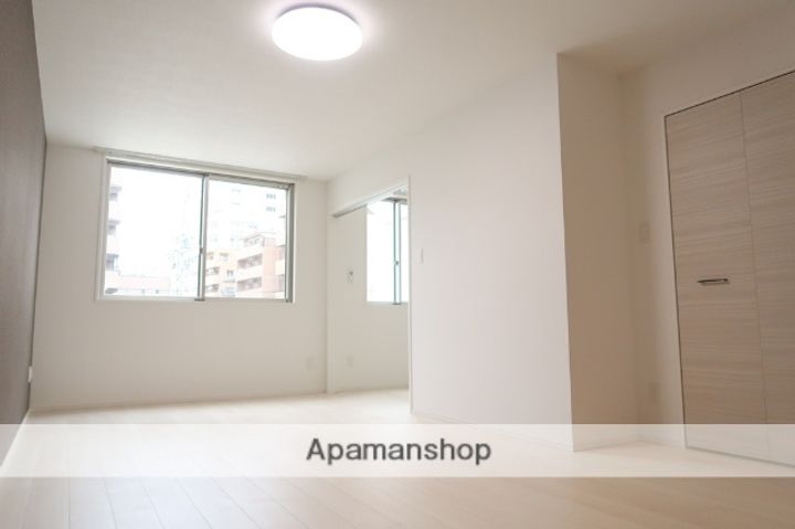 愛知県名古屋市名東区一社3丁目の賃貸マンションの居間