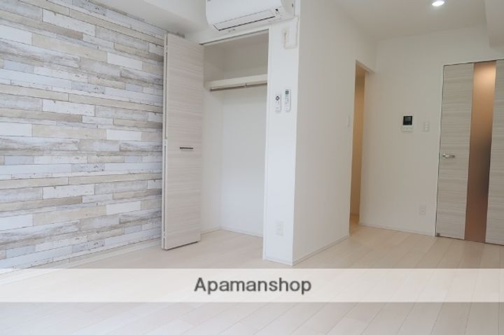 フラシア一社の居間