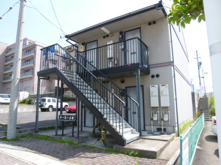 ドーミー上社102の外観