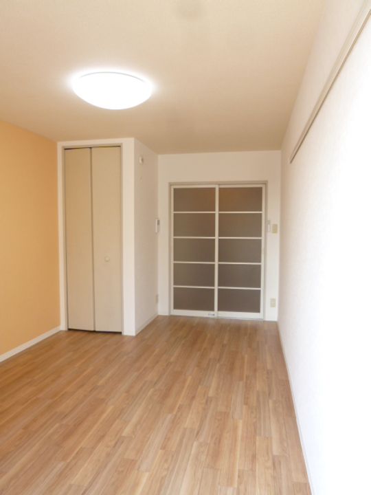 ドーミー上社102の居間