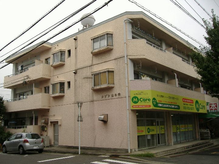 メゾン山の神の外観