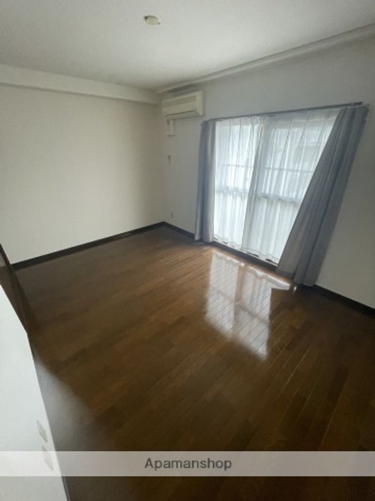 エステート猪高台の居間