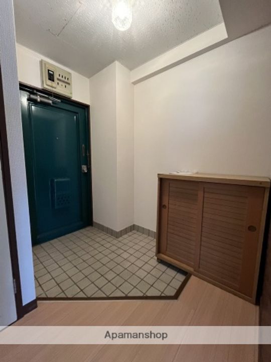 シティライフ藤森の玄関