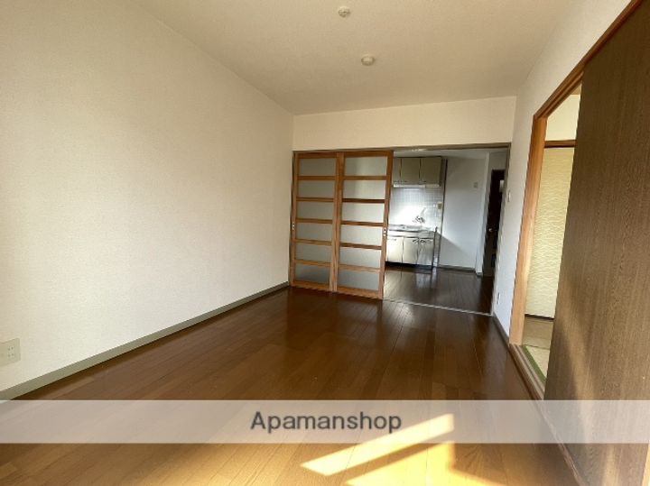 フォーシーズンAの居間