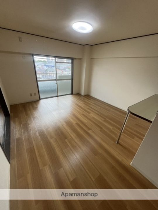 ハビテーションの居間