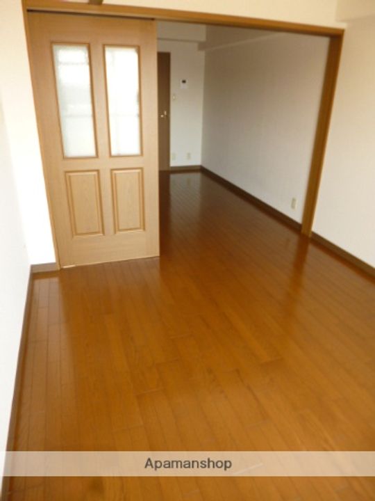 シャトーオオタの居間