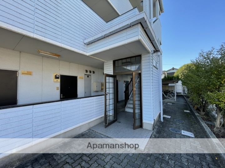 ホワイトライン長久手の外観